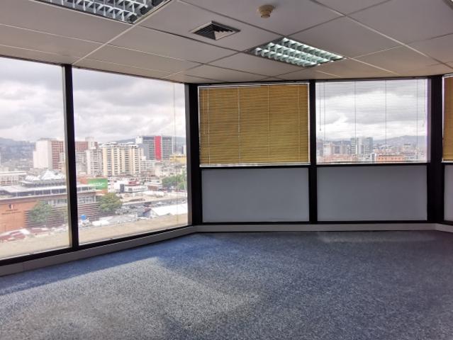 Alquilo Oficina en La Castellana 220m2 $2.400