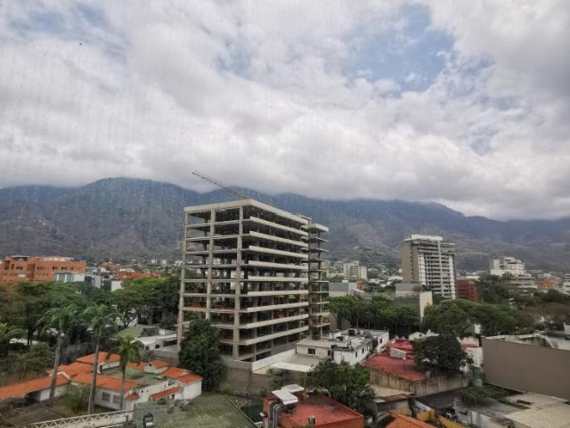 Alquilo Oficina La Castellana 220m2 $1.910