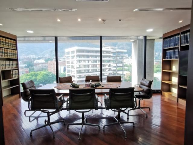 Alquilo Oficina La Castellana 220m2 $3.500