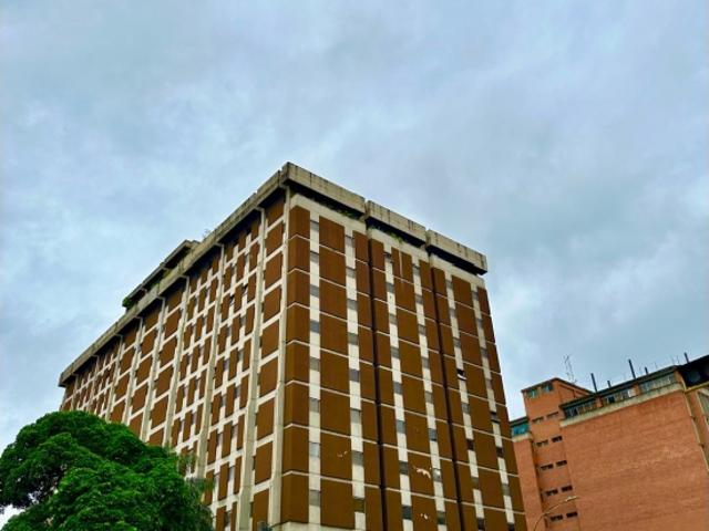 Alquilo Oficina Torre Exa El Rosal