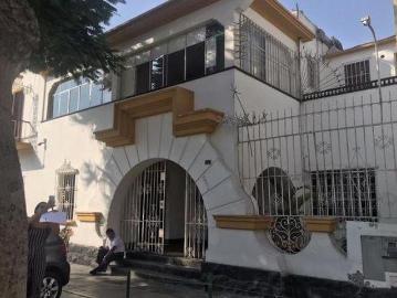 ALQUILO AMPLIA CASONA 1,100 AC. JESUS MARÍA IMPLEMENTADA PARA OFICINA