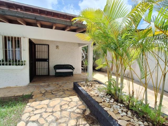 Alquilo Anexo de 180m2 3h/3b/2p.e Lomas de Sorocaima. La Trinidad