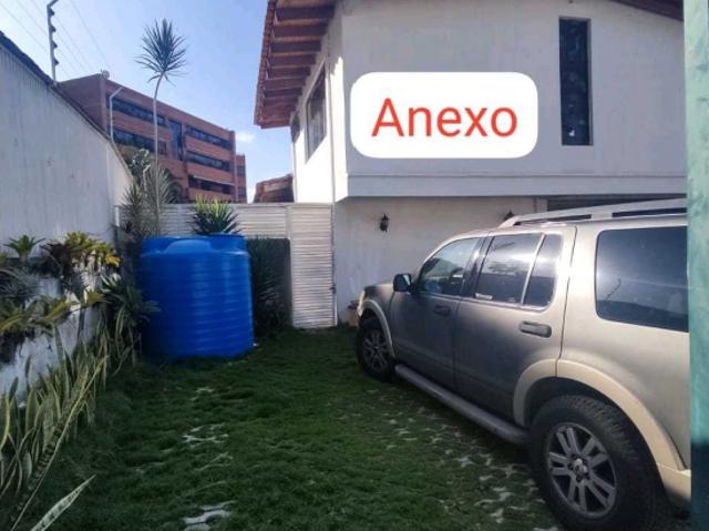 Alquilo anexo 125m2 Los Palos Grandes 8816
