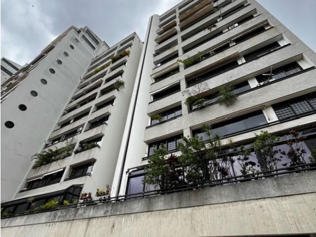 Alquilo apartamento amoblado 156m2 Santa Eduvigis 5210