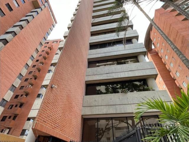 Alquilo apartamento amoblado 80m2 El Rosal 1010
