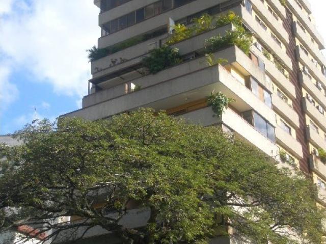 Alquilo apartamento c/vista al vila 90m2 Los Palos Grandes 9971