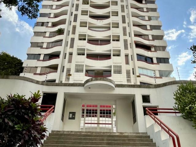 Alquilo apartamento c/pozo 105m2 Los Palos Grandes 0550