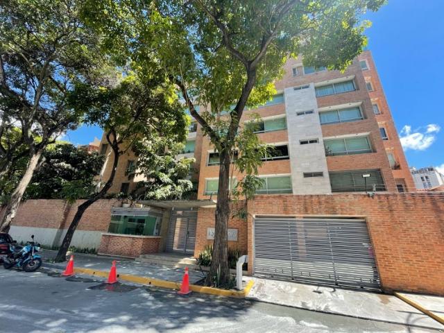 Alquilo apartamento ejecutivo 67m2 Los Naranjos Mercedes 3926