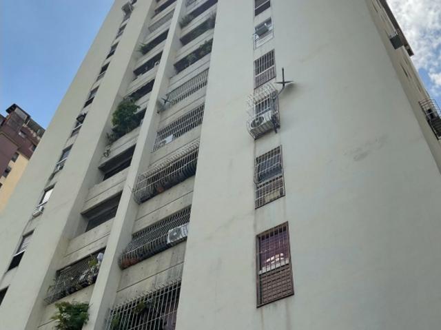 Alquilo apartamento 98m2 La Urbina 6586