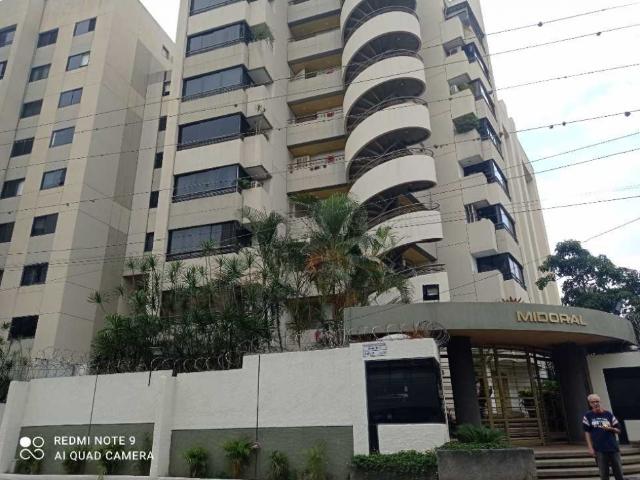 Alquilo apartamento 143m2 Montecristo 3545
