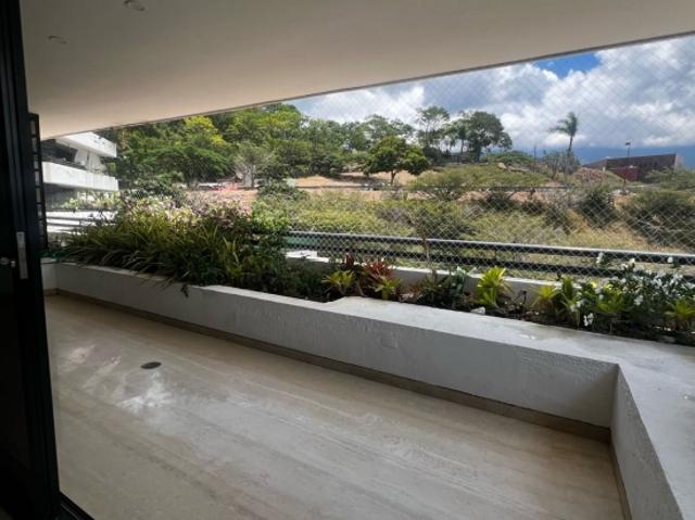 Alquilo apartamento 350m2 Valle Arriba 0735
