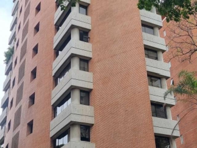 Alquilo apartamento 69m2 El Rosal 0286