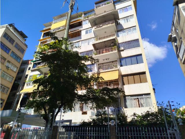 Alquilo apartamento 75m2 Los Palos Grandes 6408