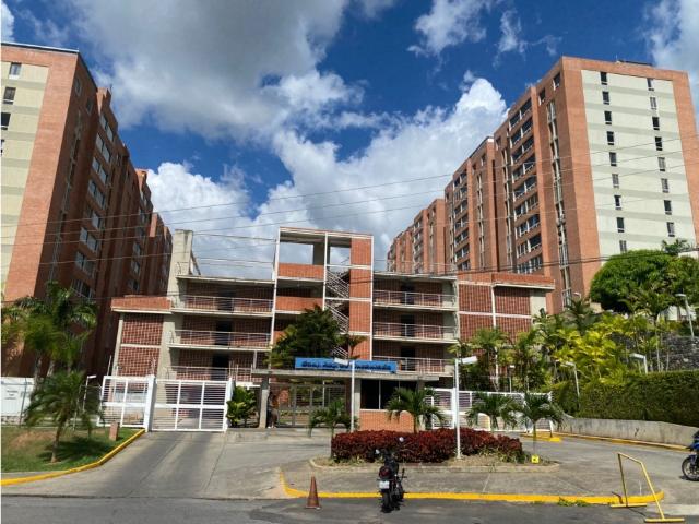 Alquilo apartamento 76m2 El Encantado 0283
