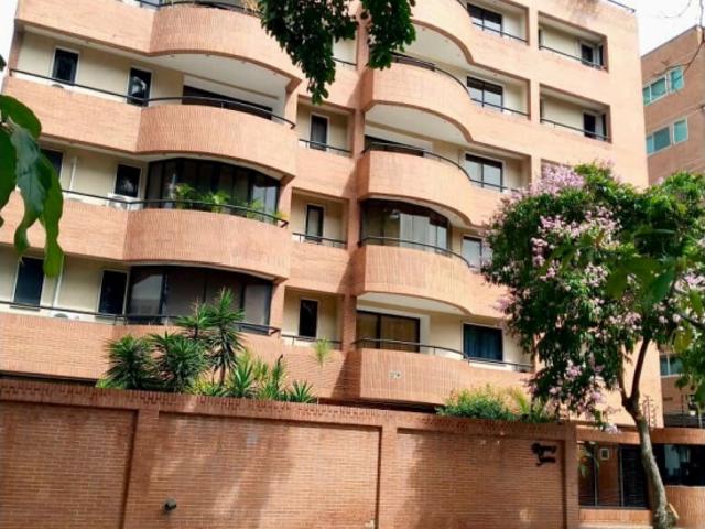 Alquilo apartamento 78m2 Campo Alegre 2342