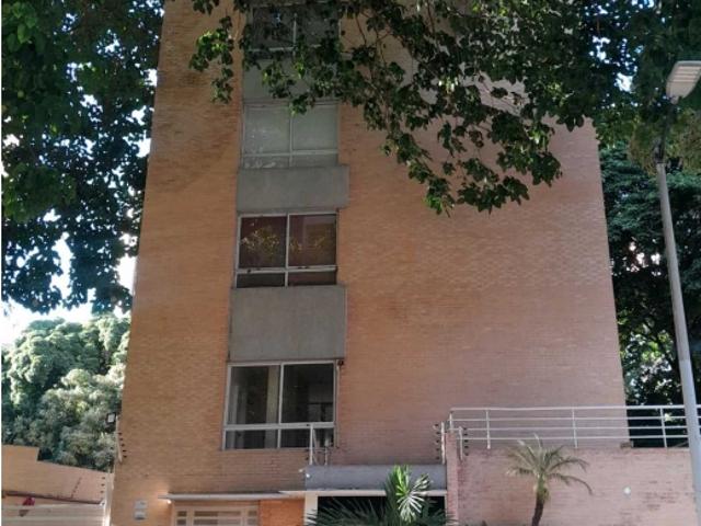 Alquilo apartamento 65m2 El Rosal 0977