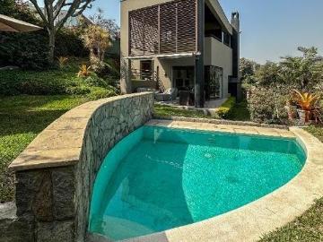 Casa en Condominio Exclusivo con Piscina Propia en la Planicie
