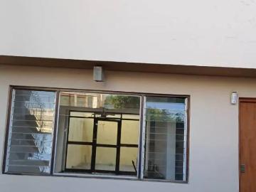 Alquilo casa + garage en la provincia de ICA San Isidro