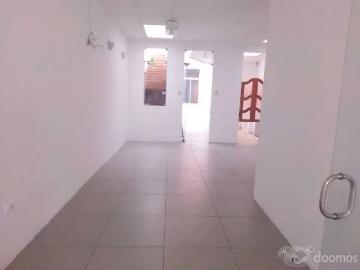 ALQUILO CASA EN IQUITOS.COCHERA Y MODERNA S/. 1,800 SOLES EN VENTA $ 150,000