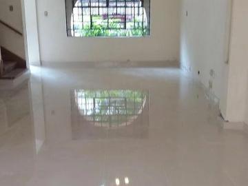 Alquilo casa ofic cerrada m ac us