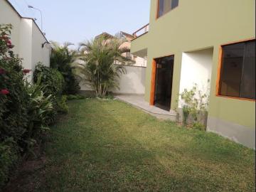 Alquilo comoda casa en condominio la molina