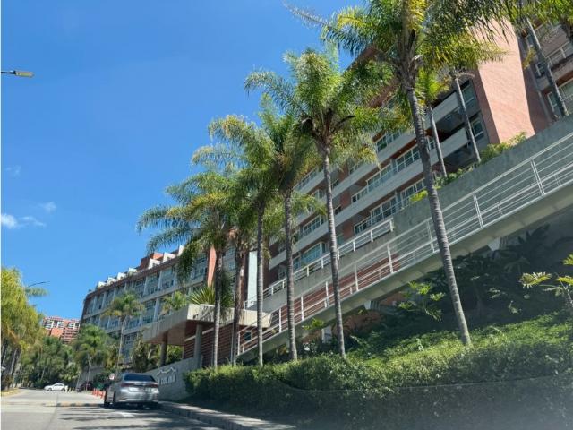 Alquilo cómodo apartamento urbanización escampadero184 mts2 4H 5B 4E