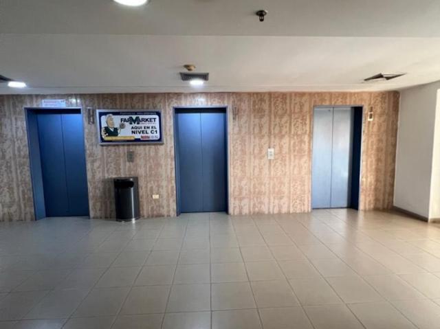 Alquilo consultorio/oficina 29m2 Terrazas del Club Hipico 1580