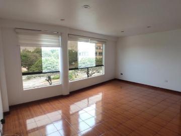 Alquilo dpto. con finos acabados, 02 cocheras, Amplia terraza en La Molina