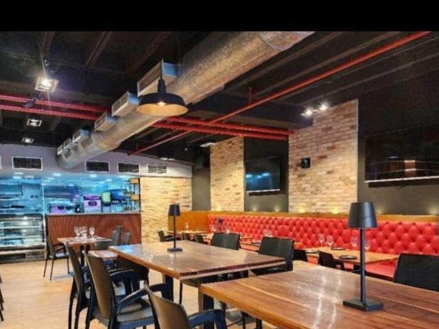 ALQUILO en Santa Paula, restaurante con FONDO DE COMERCIO