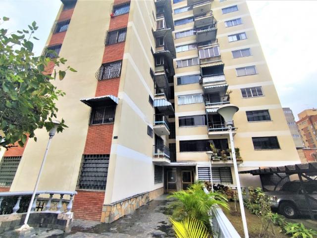 Alquilo habitación 30m2 Sabana Grande 6386