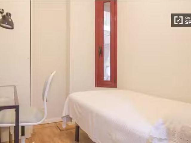 Alquilo habitación en Legazpi, Madrid