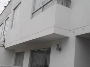 Alquilo Hermosa Casa de 2 Pisos Un Años de Antigüedad