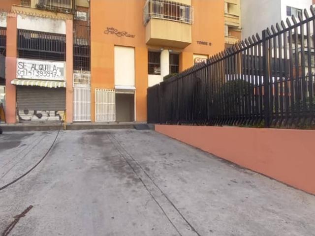 Alquilo local comercial 90m2 Los Ruices 5640
