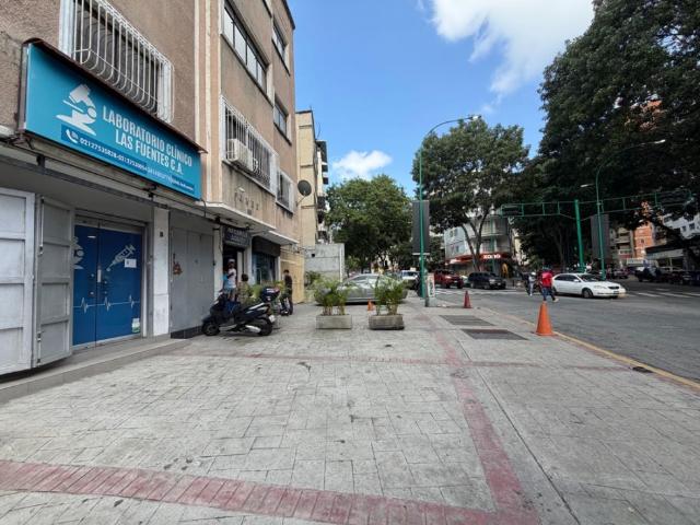 Alquilo local comercial 130mts2 Bello Monte 2149
