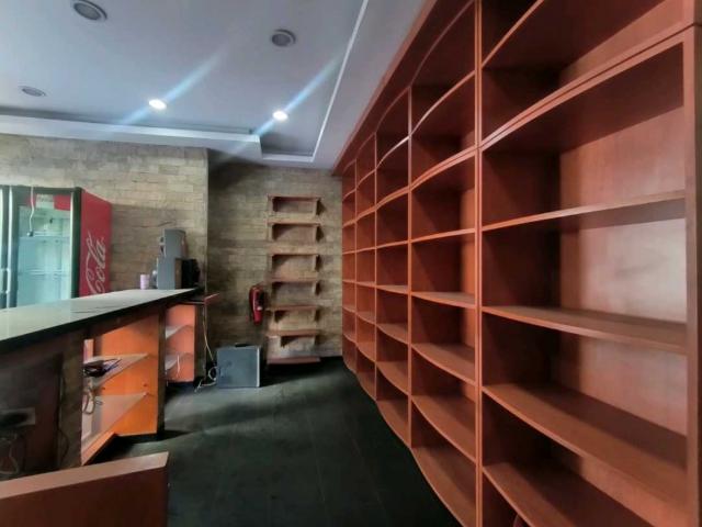 Alquilo local comercial 138m2 La Urbina