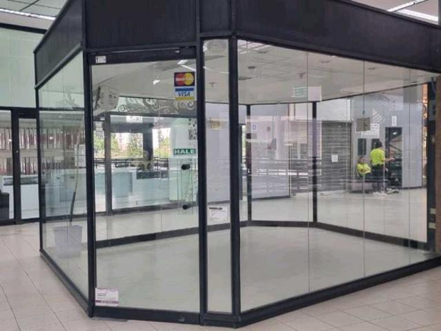 Alquilo local comercial 18m2 Centro Comercial Terrazas del vila 7636