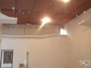 Alquilo local comercial zona estratégica