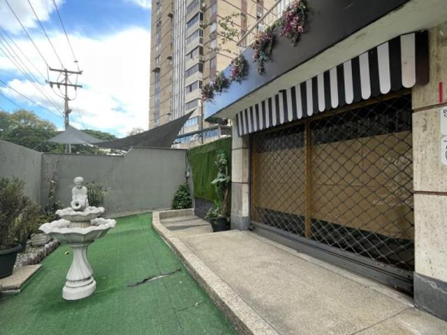 Alquilo Local Comercial de 200m2 en Los Palos Grandes