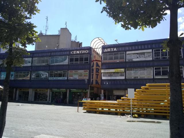 Alquilo cubiculo de 9m², sala de espera y baño, CC ARTA Chacaito 7118