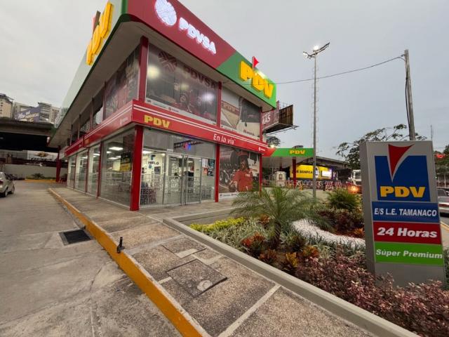Alquilo local 300m2 Las Mercedes 1676