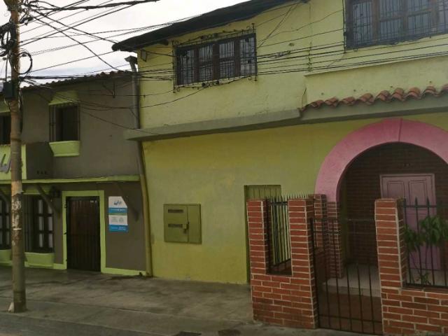 Alquilo local 30m2 Pueblo del Hatillo 9771