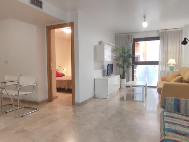 Alquilo piso de un dormitorio en calle Platería