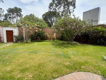 Alquilo primer piso en casa en condominio mts