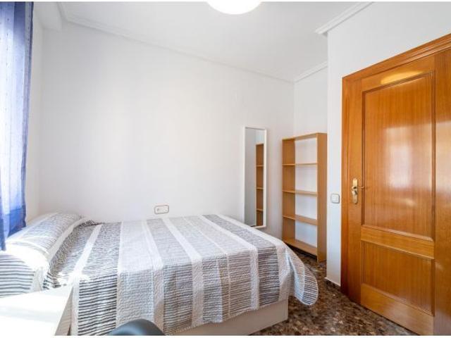 ALQULER PARA ESTUDIANTES UNIVERSITARIOS EN MONCADA. DISPONIBLE DESDE YA