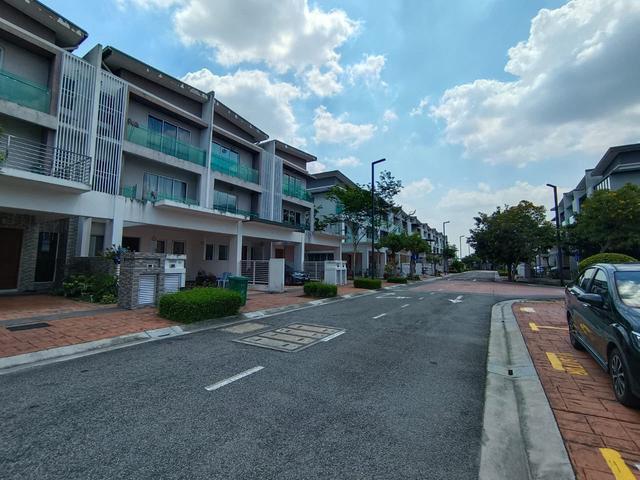 Alstonea Subang Superlink 3 Story House