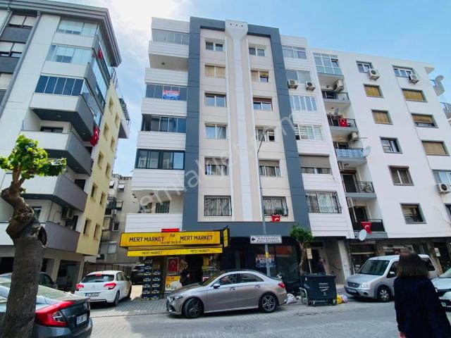 Alsancak’ta Tadilatlı Asansörlü Otoparklı Satılık 3+1 Köşe Daire