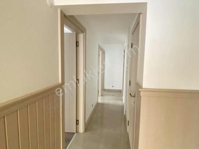 Alsancak İtalyan Sokak'ta Modern Yenilenmiş Kiralık 3+1 Daire