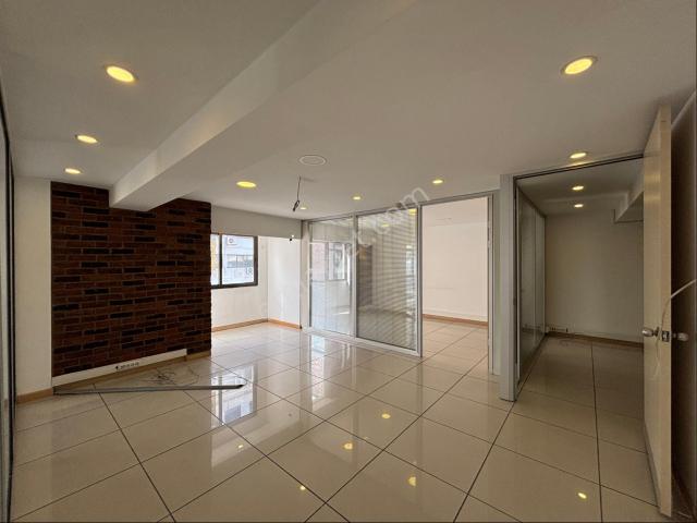 Alsancak Kıbrıs Şehitleri Tam Kat 225m2 4.kat Kiralık İş Yeri!