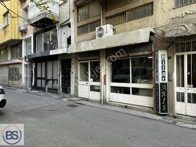Alsancak'ta Satılık 110 M² Dükkan