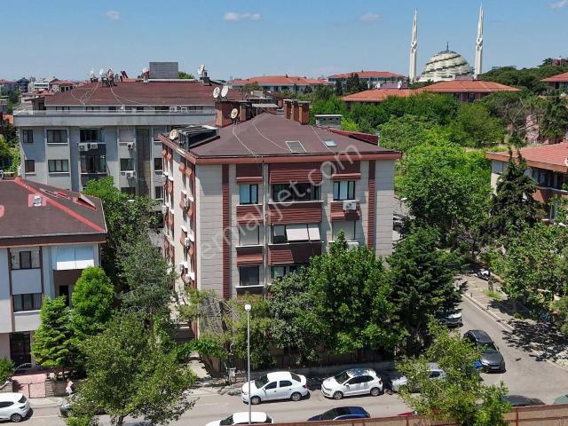 Altunizade'de Avantajlı Konumda Büyük 3+1